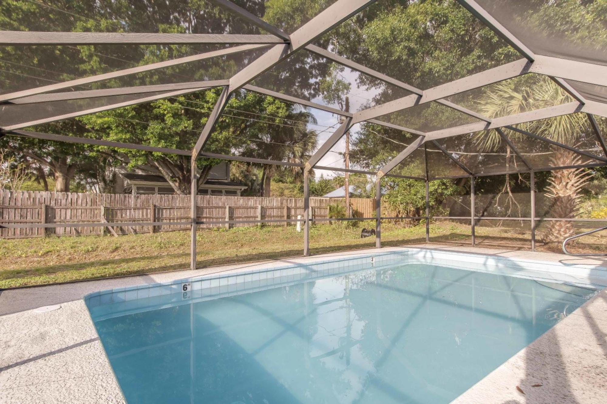 10 Mins To - 2br Private Pool + + Grill * Vero Beach